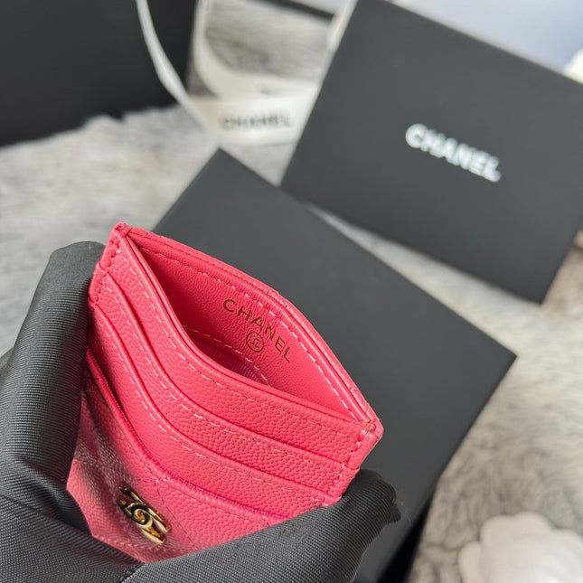 CLASSIC VERTICAL CARD HOLDER 14 IN MANDY PINK GRAINED CALFSKIN GOLD-TONE METALLIC