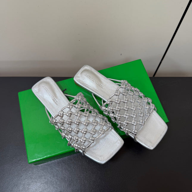 BOTTEGA VENETA 26S WOVEN STRAP SANDALS IN SILVER LAMBSKIN