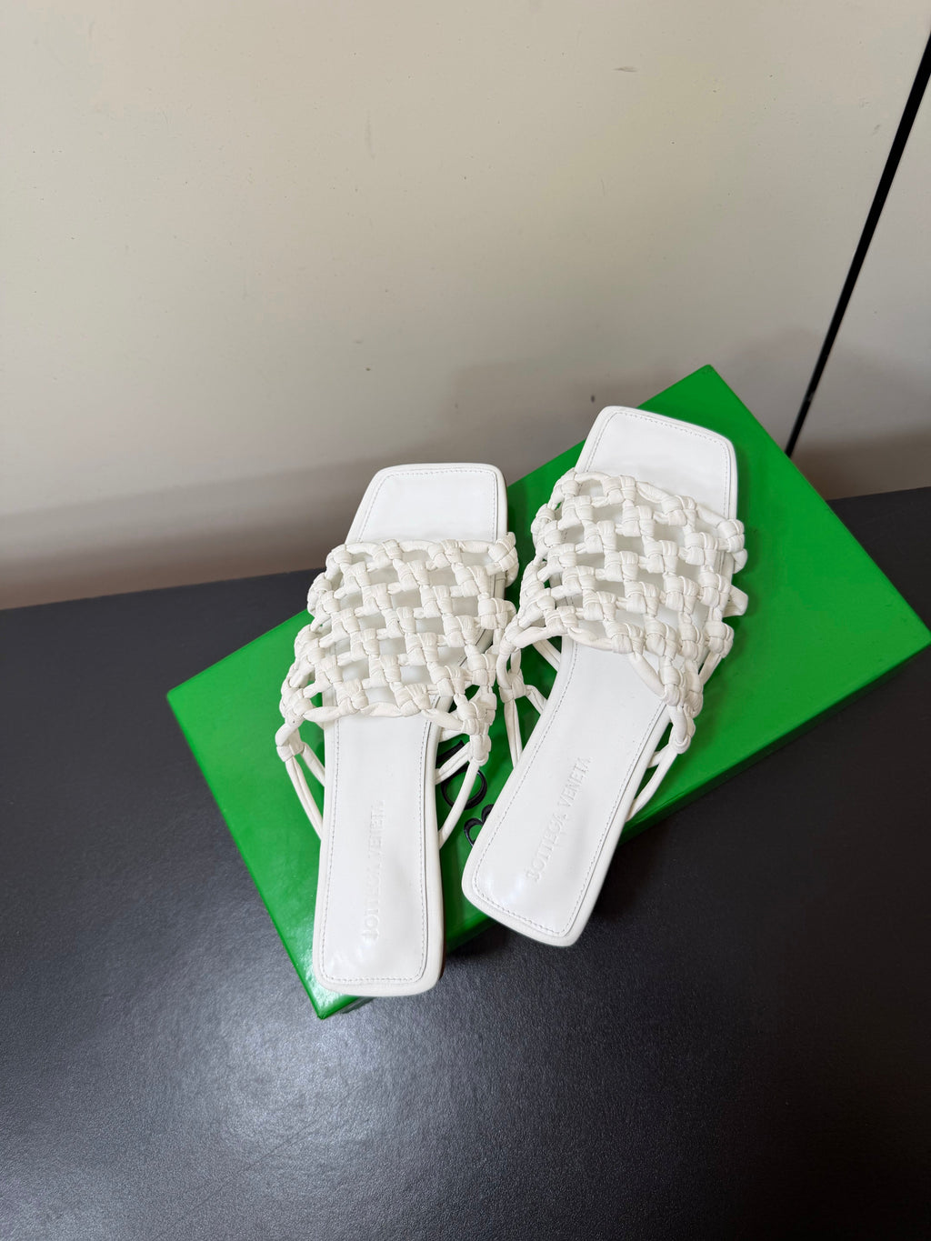 BOTTEGA VENETA 26S WOVEN STRAP SANDALS IN WHITE LAMBSKIN