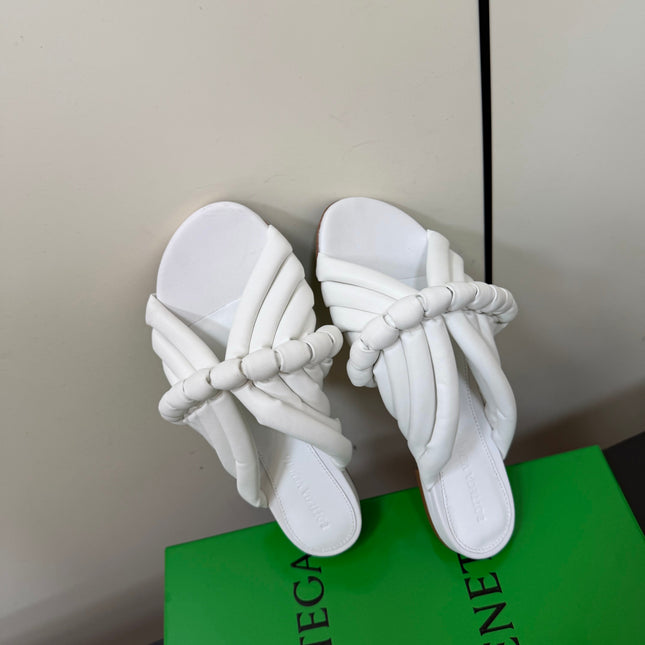 BOTTEGA VENETA 26S BRAIDED STRAP SANDALS IN WHITE LAMBSKIN