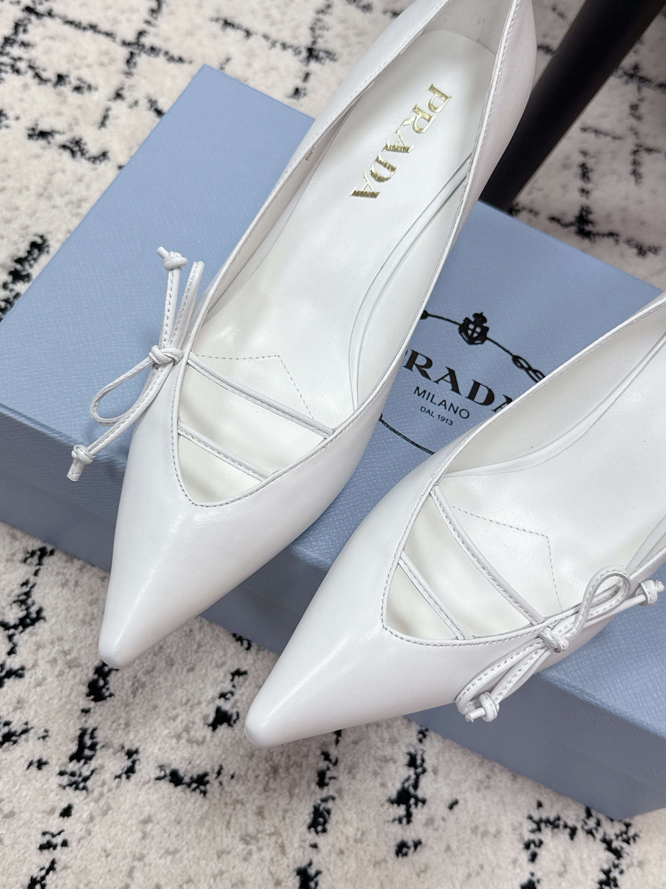PRADA 26S POINTED-TOE HIGH HEELS 75MM IN WHITE CALFSKIN