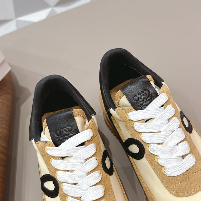 LOEWE 26S FLOW RUNNER SNEAKER IN TAN BROWN SUEDE AND BLACK CALFSKIN