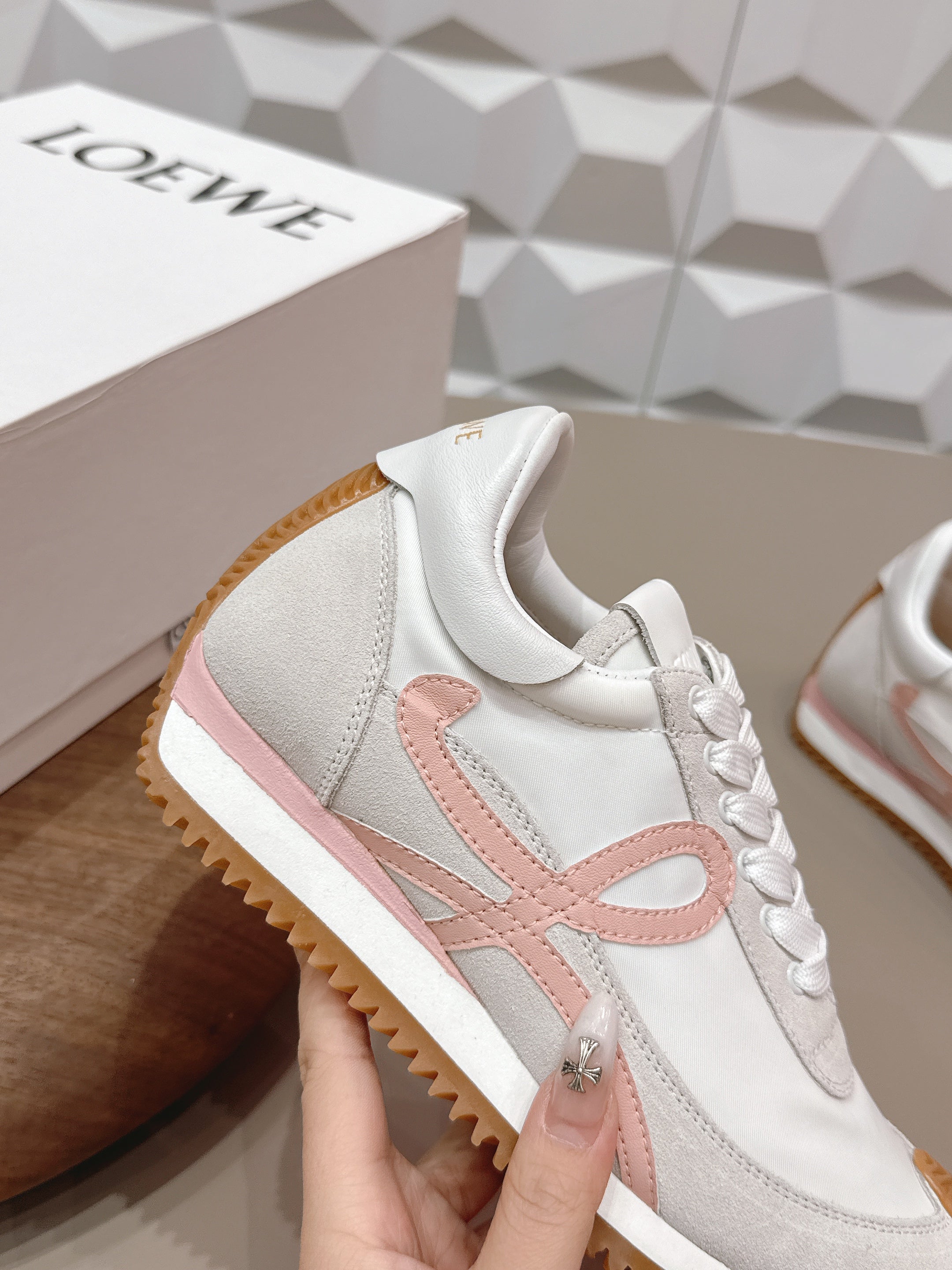 LOEWE 26S FLOW RUNNER SNEAKER IN LIGHT GRAY SUEDE AND WHITE CALFSKIN