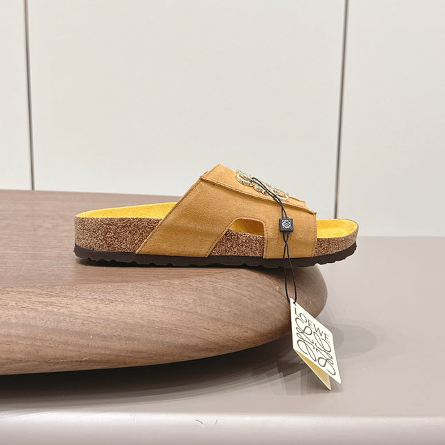 LOEWE 26S FLAT SANDALS IN GOLD YELLOW LOGO GOLD HARDWARE