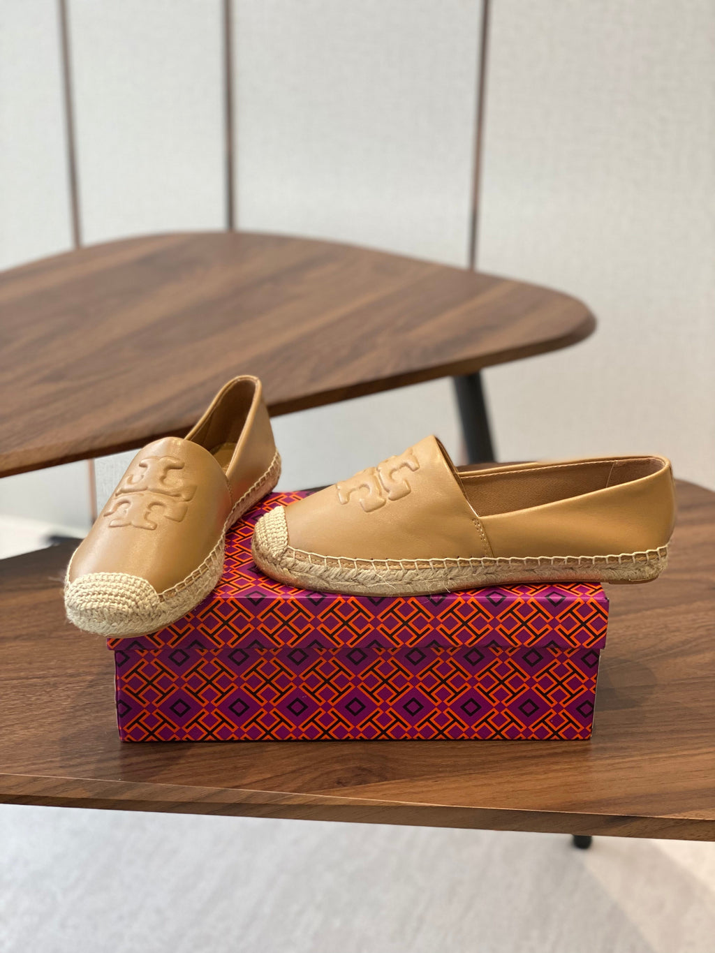 TORY BURCH ESPADRILLES IN CAMEL BEIGE CALFSKIN
