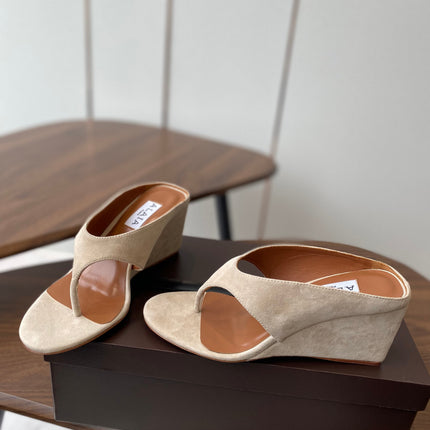 ALAIA WEDGE THONG SANDALS 25S IN LIGHT BEIGE SUEDE