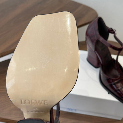 LOEWE 26S ONDA 90MM T-STRAP HIGH-HEEL SHOES IN WINE RED EMBOSSED CROCODILE CALFSKIN