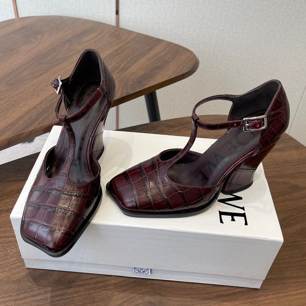 LOEWE 26S ONDA 90MM T-STRAP HIGH-HEEL SHOES IN WINE RED EMBOSSED CROCODILE CALFSKIN