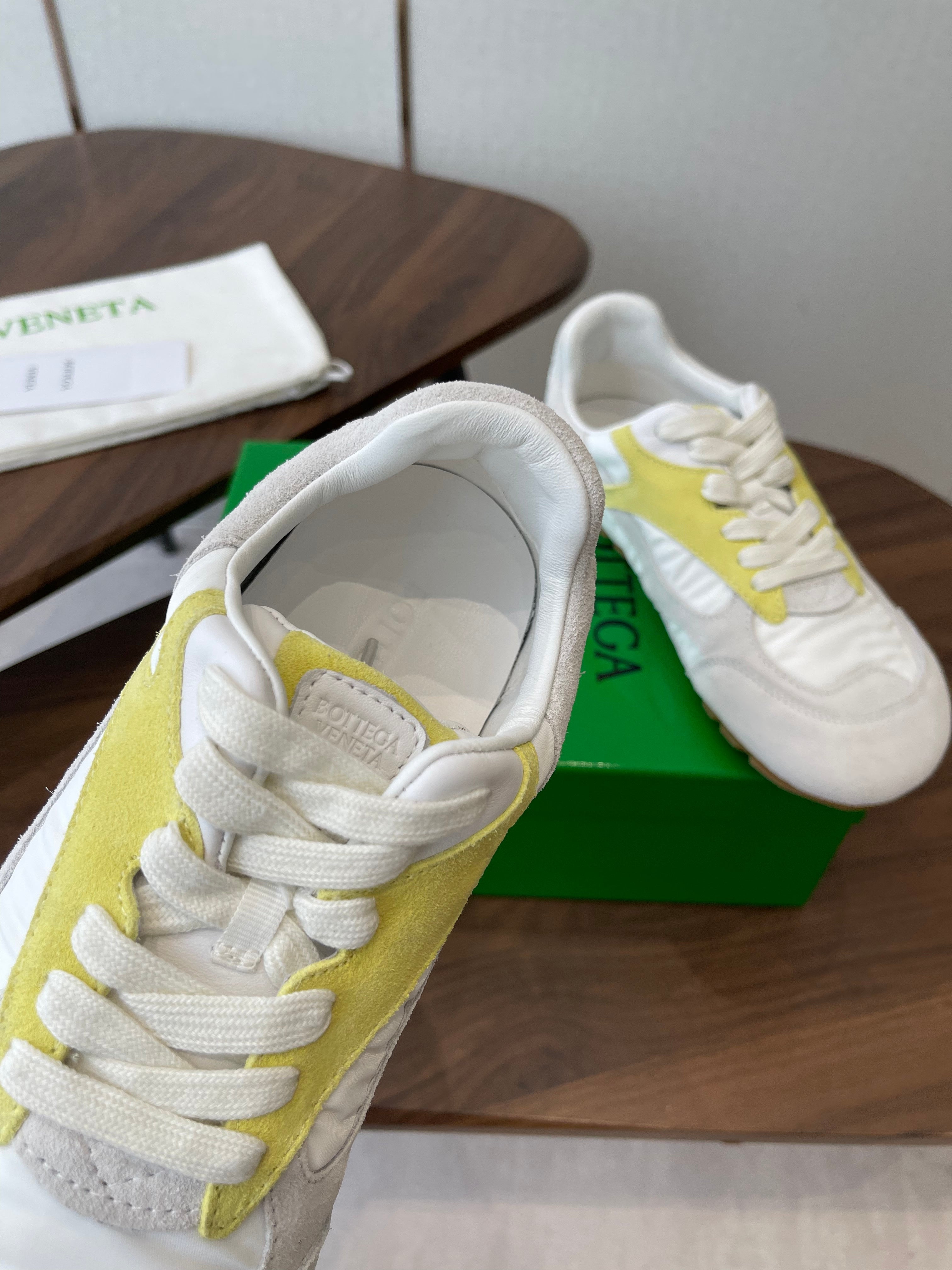 BOTTEGA VENETA 26S ORBIT FLASH SNEAKERS IN WHITE AND YELLOW SUEDE