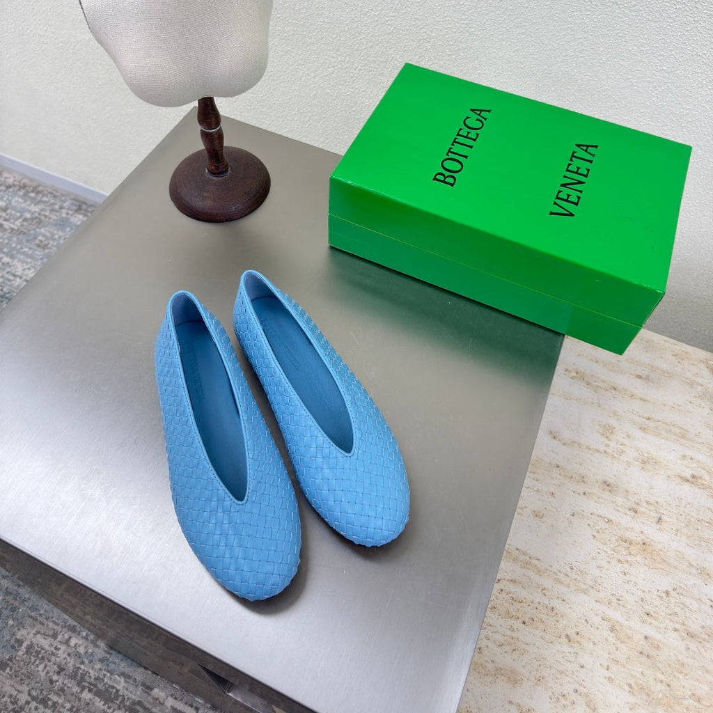 BOTTEGA VENETA 26S BALLET FLATS IN BLUE WOVEN LAMBSKIN