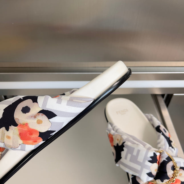 FENDI 26S PATTERNED CROSS-STRAP SLIDE SANDALS IN MULTICOLOR FABRIC