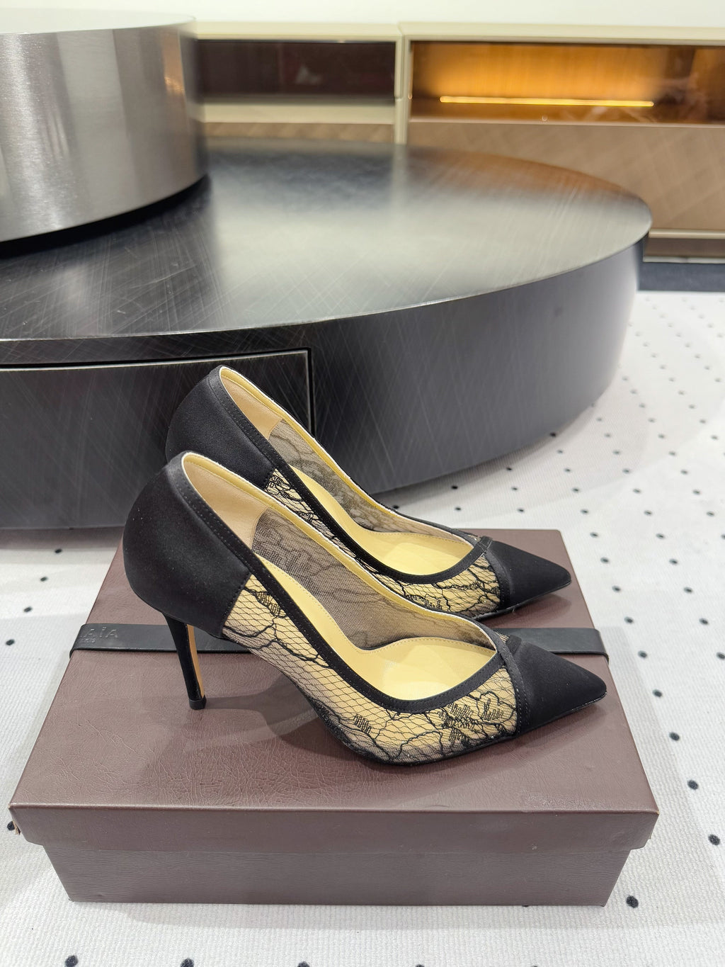 POINTED-TOE HIGH PUMPS 95MM IN BLACK MESH AND SILK