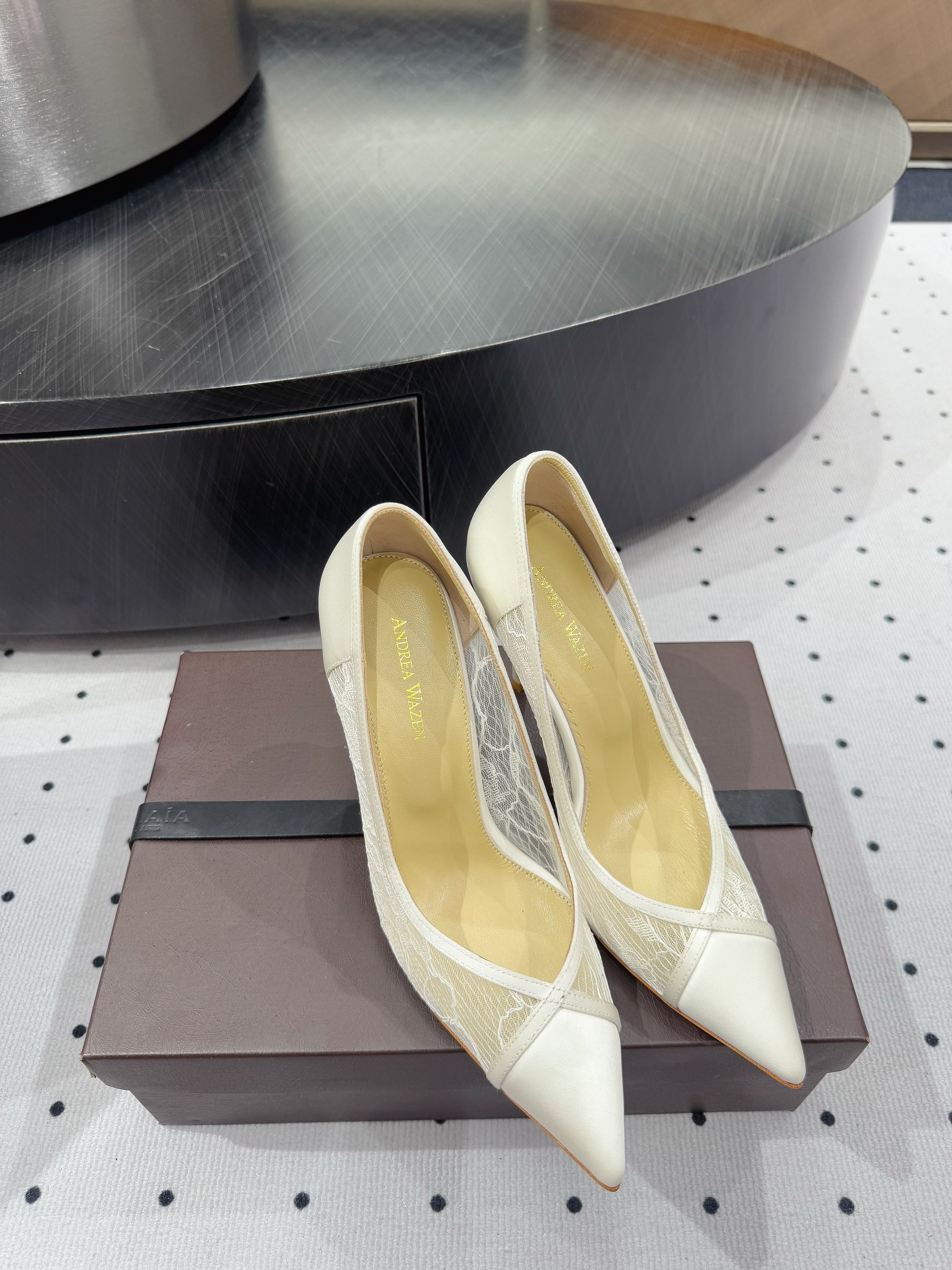 POINTED-TOE HIGH PUMPS 95MM IN WHITE MESH AND SILK