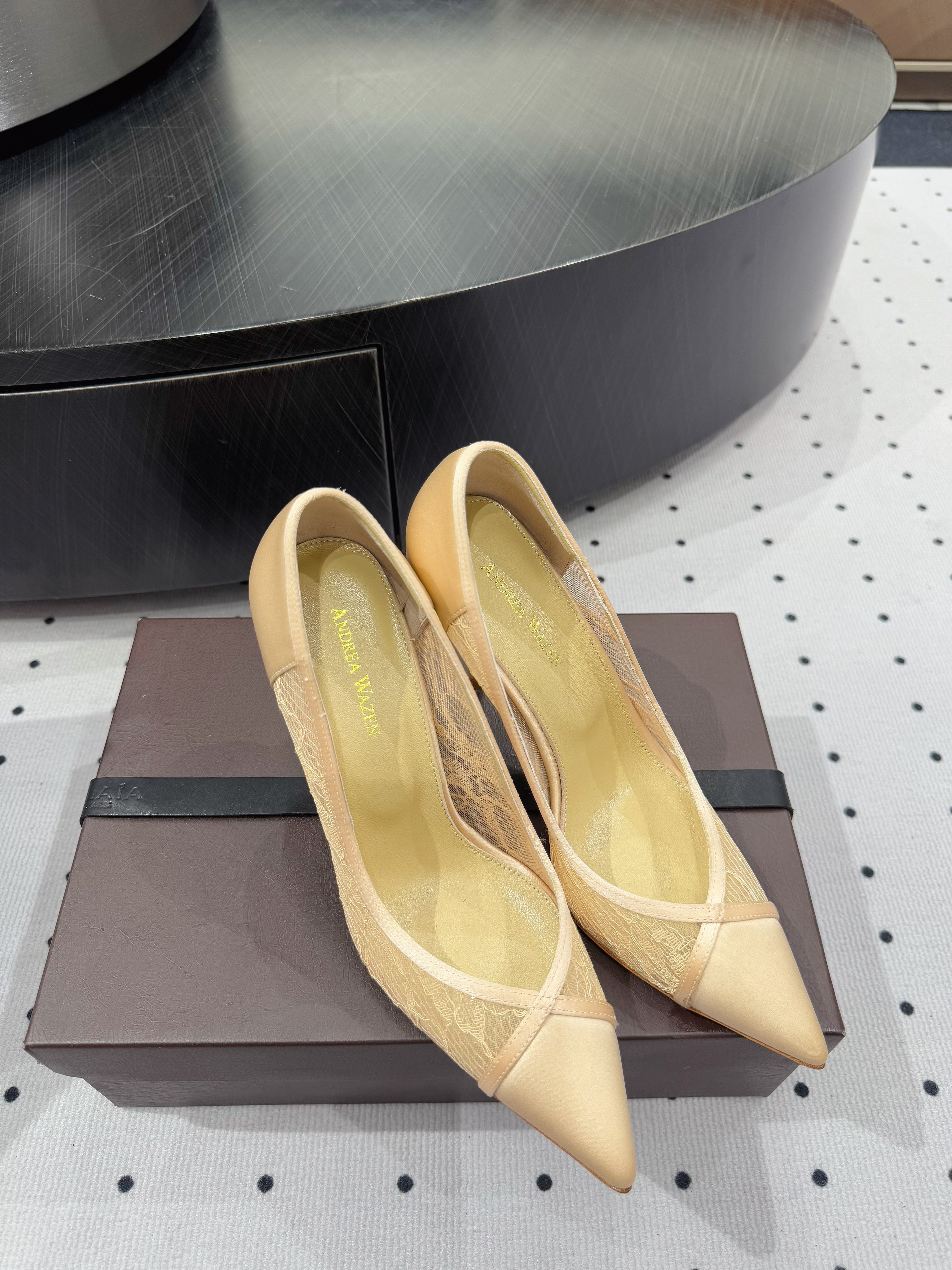 POINTED-TOE HIGH PUMPS 95MM IN YELLOW MESH AND SILK