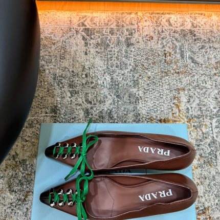 PRADA 26S LACE UP STUDDED PUMPS 55MM IN DARK BROWN CALFSKIN WITH GREEN LACES