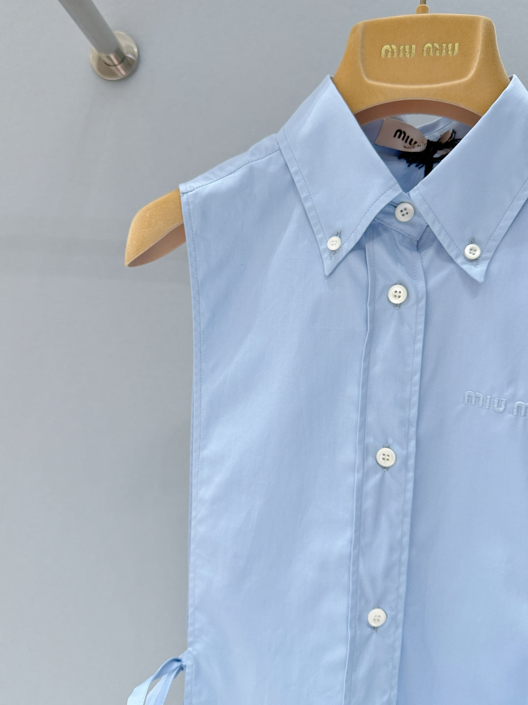 MIUMIU 26S SLEEVELESS SHIRT 905