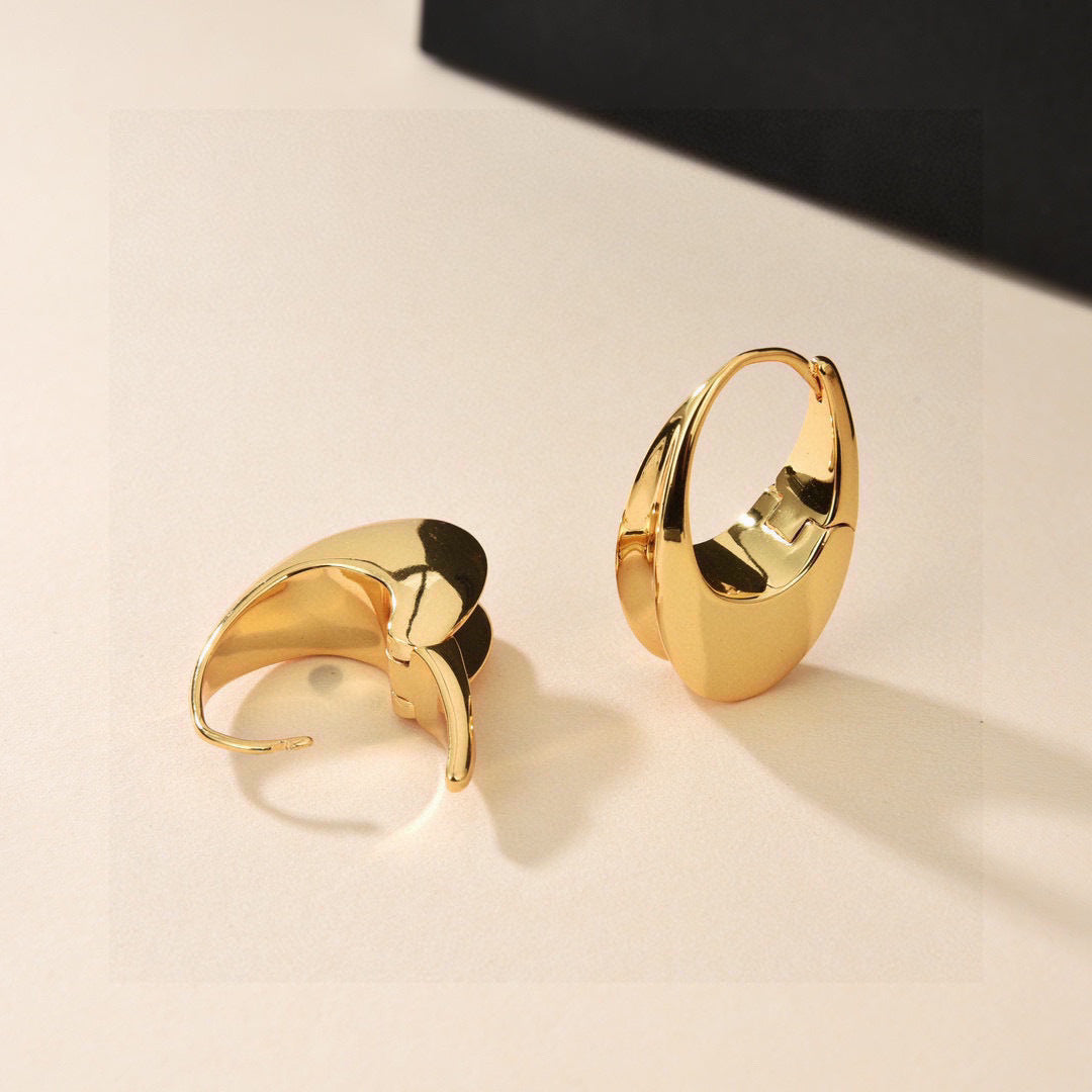 YSL 26S SCULPTED OVAL HOOP EARRINGS IN GOLD TONE METAL 615775