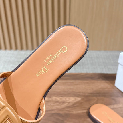 DIOR 26S SLIDE SANDALS IN CARAMEL BROWN CLUB WOVEN CALFSKIN