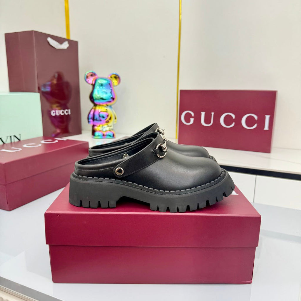 GG PLATFORM MULES 25S IN BLACK CALFSKIN