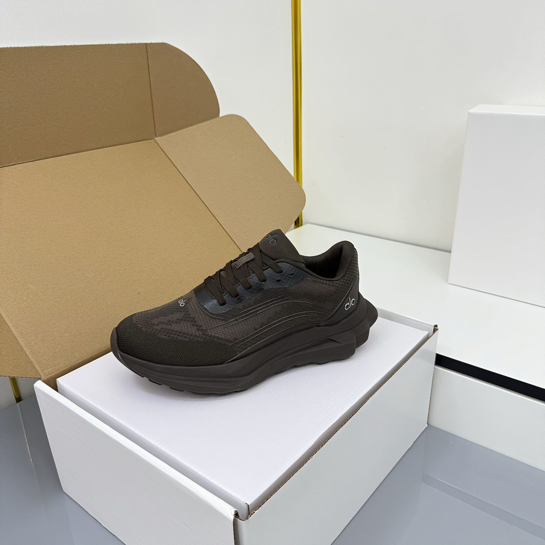 ALO 25S SNEAKER IN MOSS BROWN MESH FABRIC