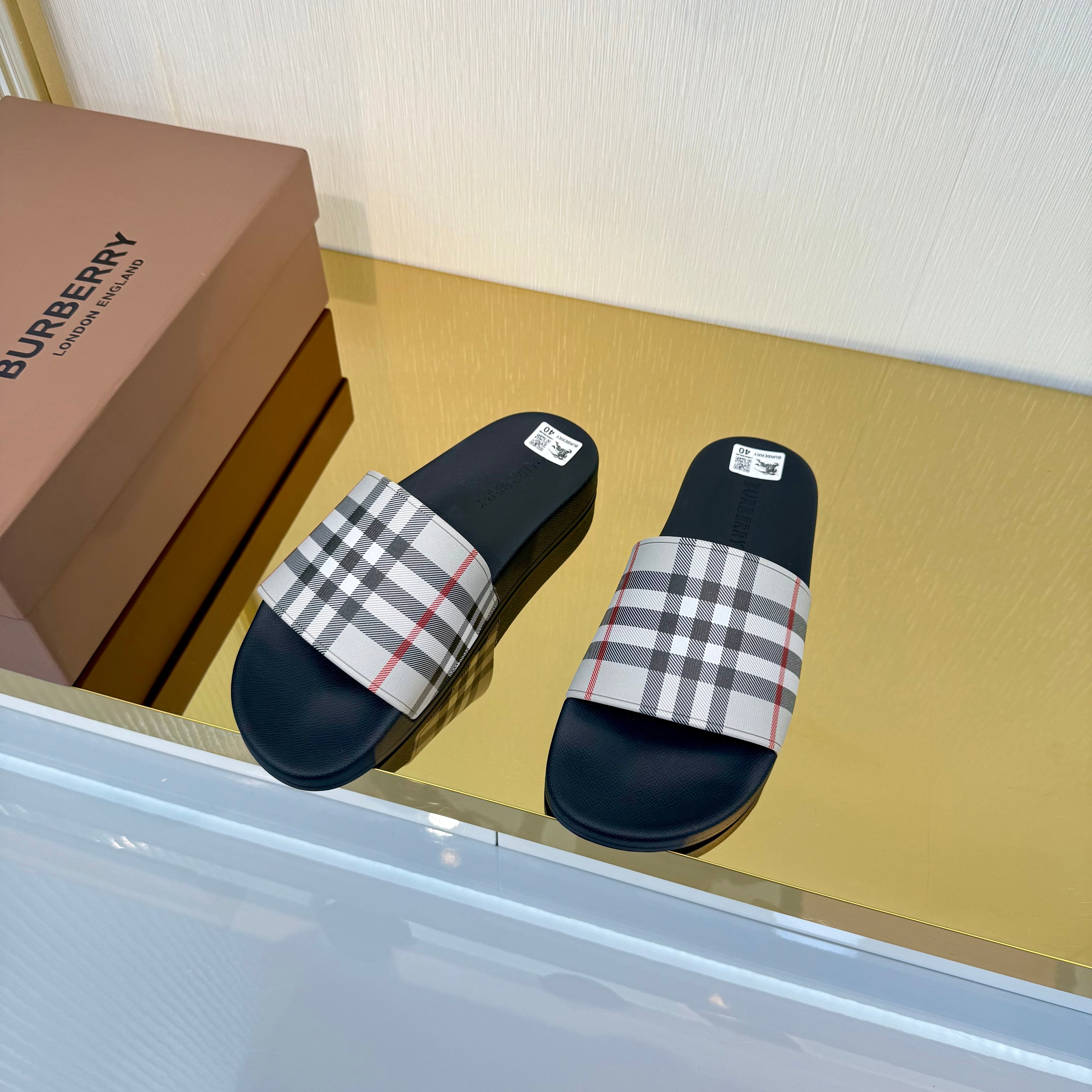 BURBERRY 26S SLIDES SANDAL IN GREY BLACK CALFSKIN