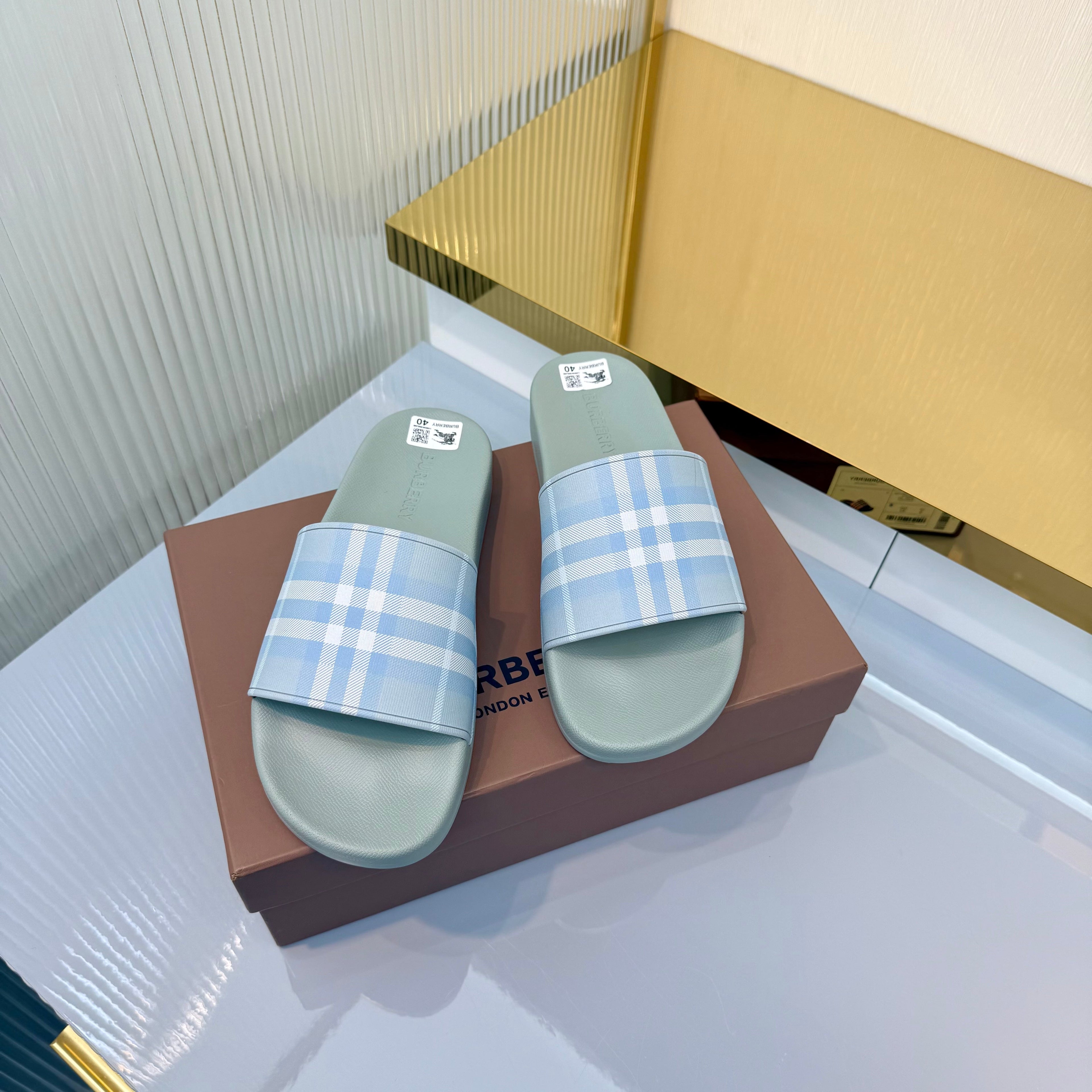 BURBERRY 26S SLIDES SANDAL IN SEAFOAM GREEN CALFSKIN