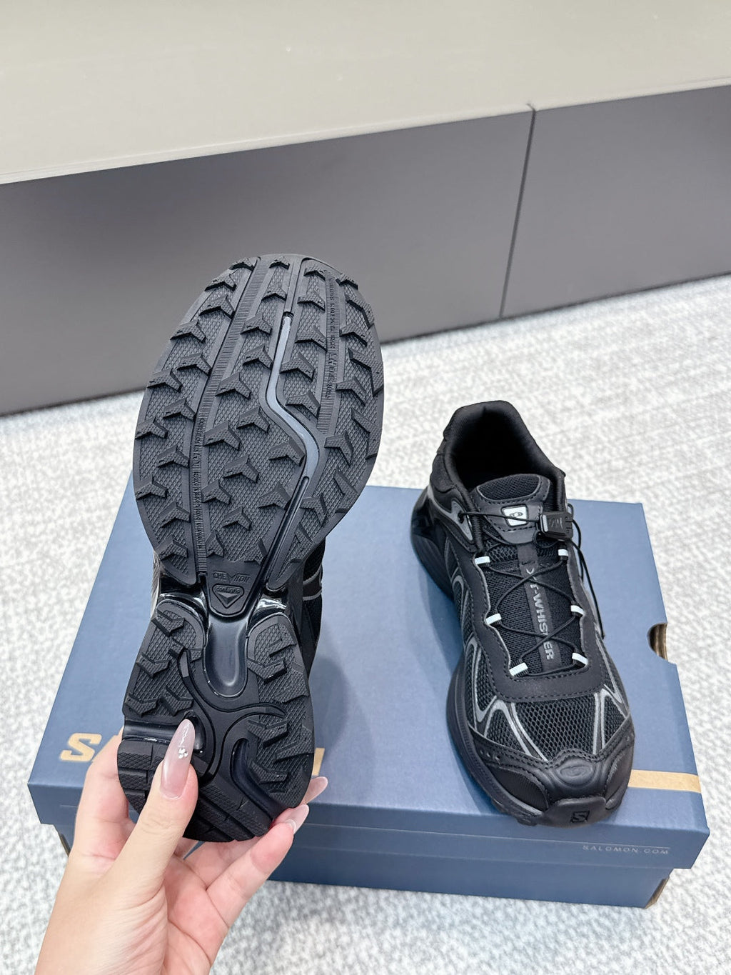 ALO 25S SALOMON XT WHISPER 40 MM IN BLACK MESH FABRIC
