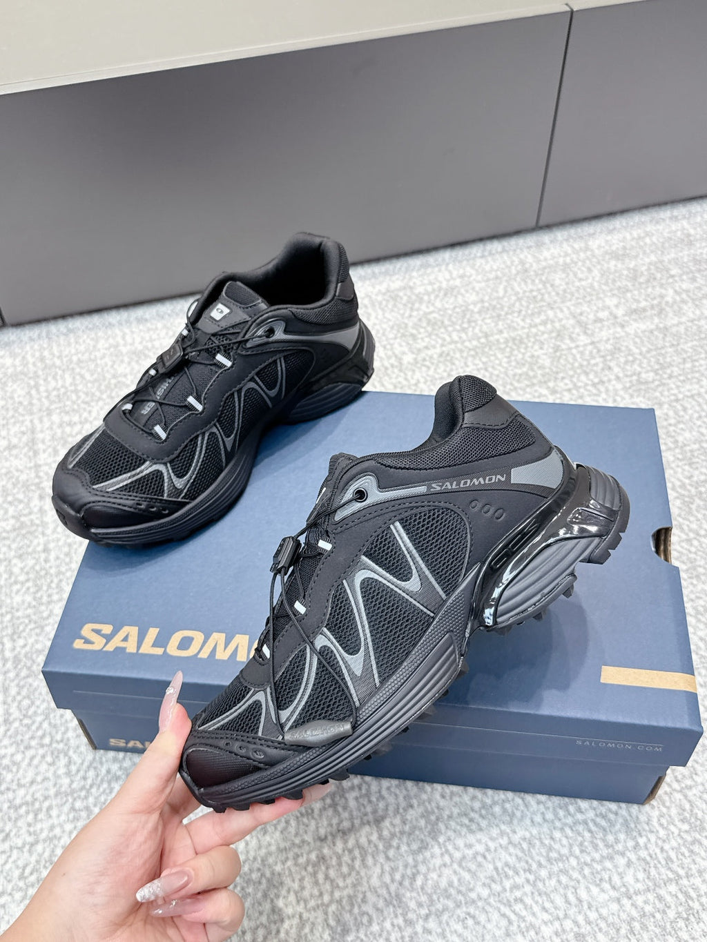 ALO 25S SALOMON XT WHISPER 40 MM IN BLACK MESH FABRIC
