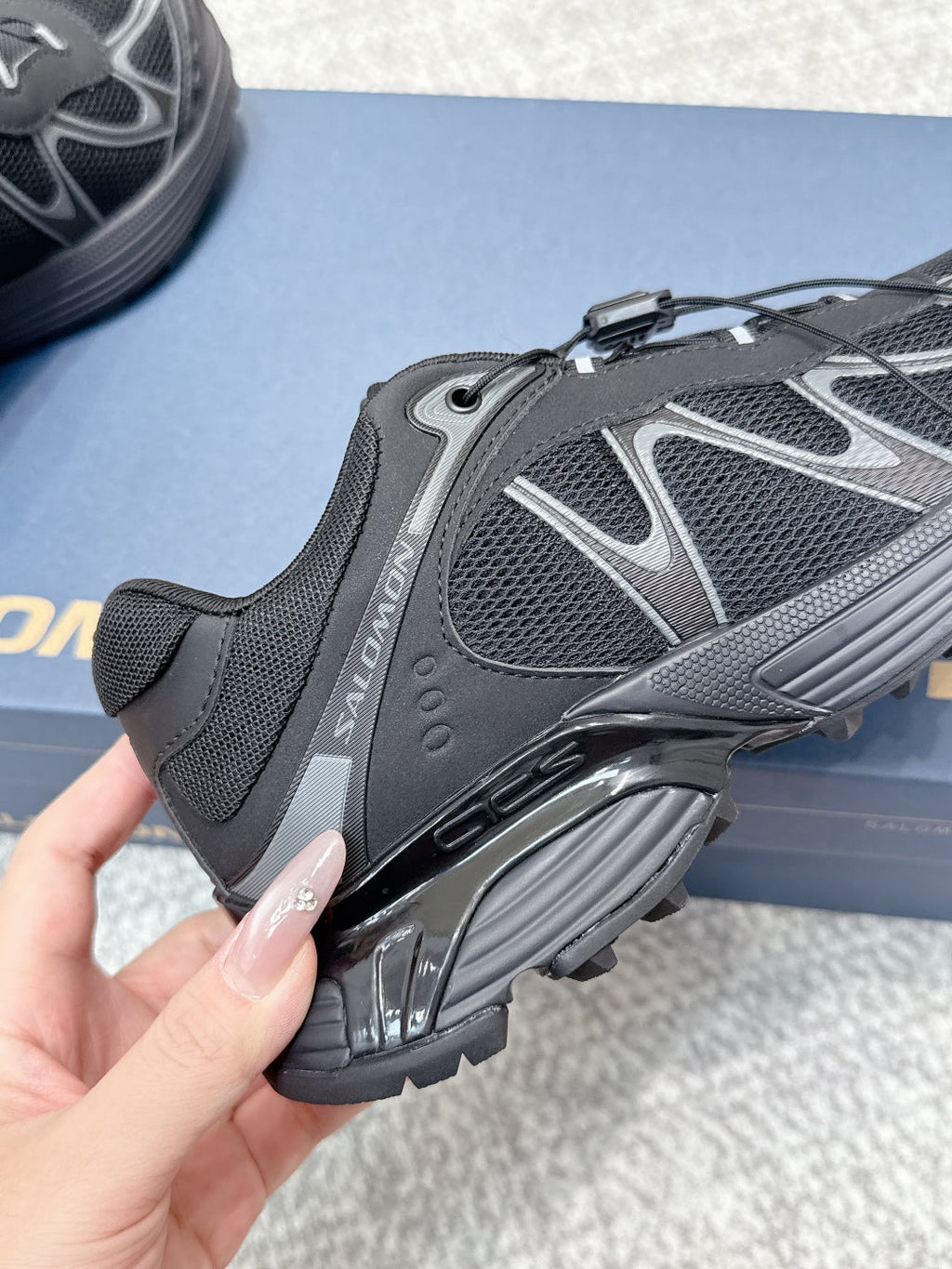 ALO 25S SALOMON XT WHISPER 40 MM IN BLACK MESH FABRIC