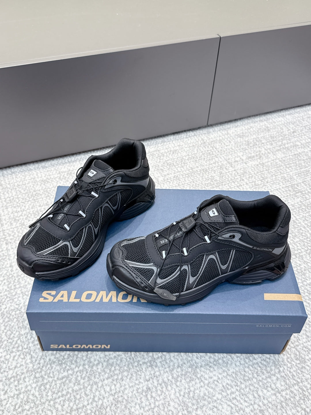 ALO 25S SALOMON XT WHISPER 40 MM IN BLACK MESH FABRIC
