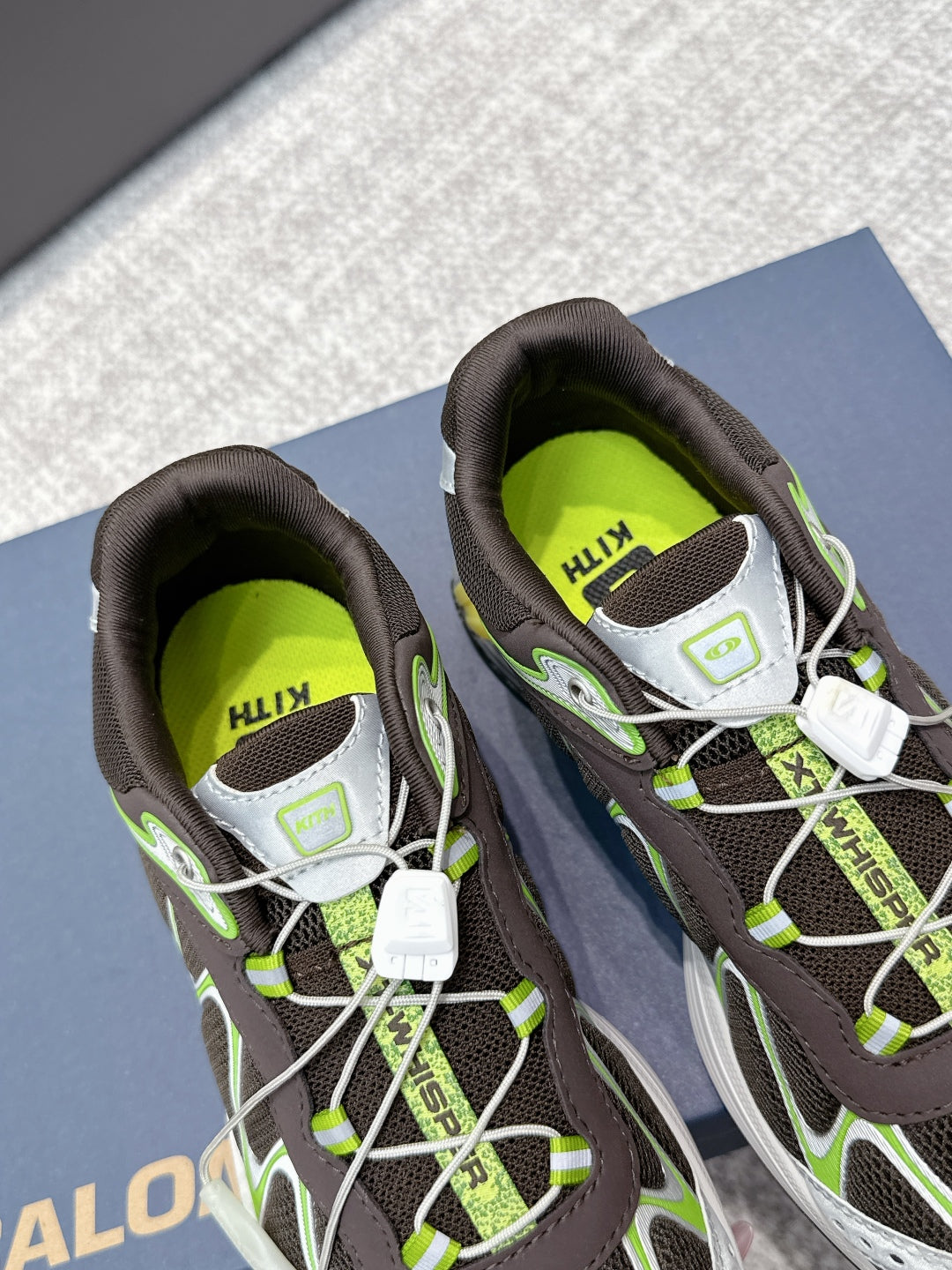 ALO 25S SALOMON XT WHISPER 40 MM IN BLACK AND GREEN MESH FABRIC