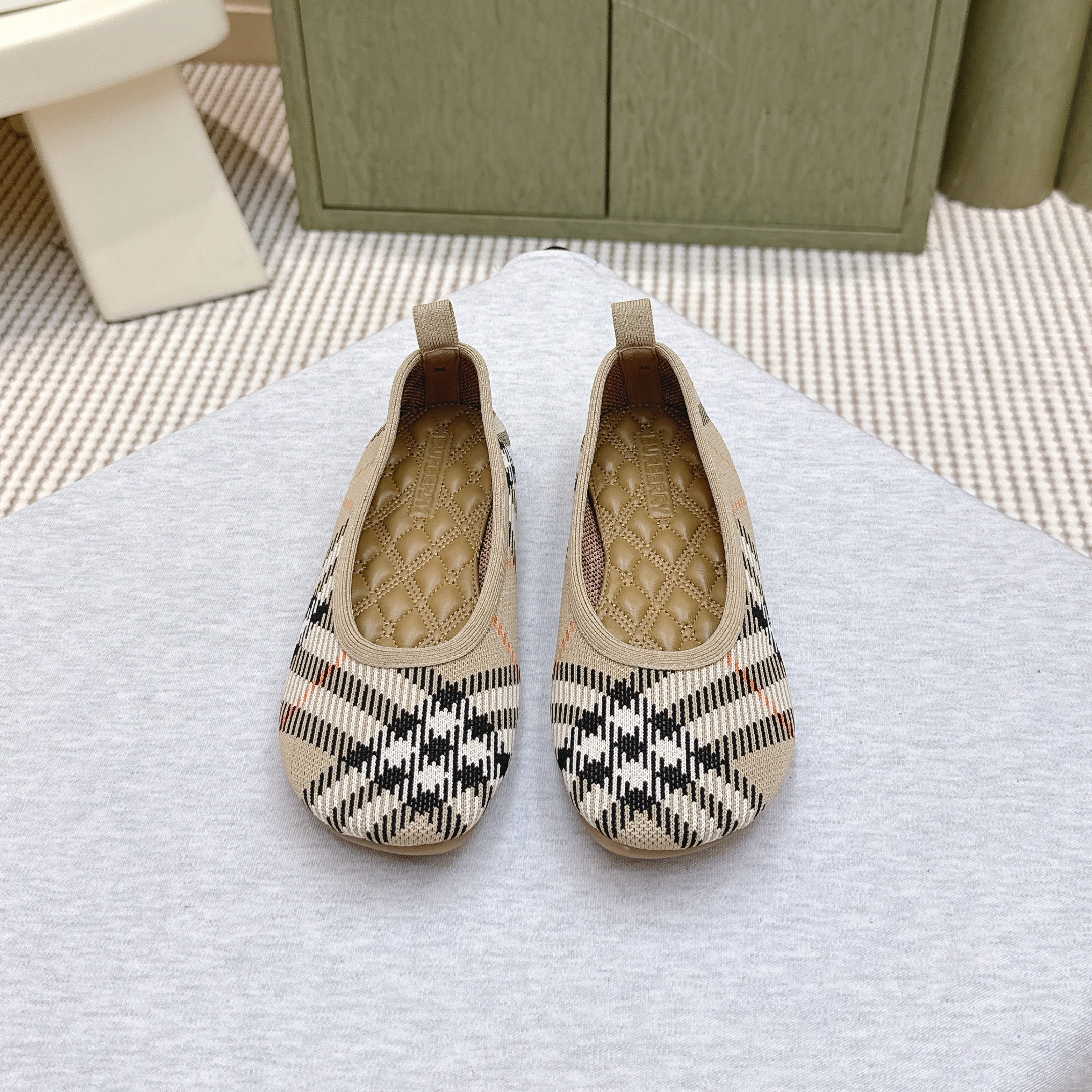 BURBERRY 26S BALLET FLATS IN BEIGE AND BLACK KNIT STYLE 1