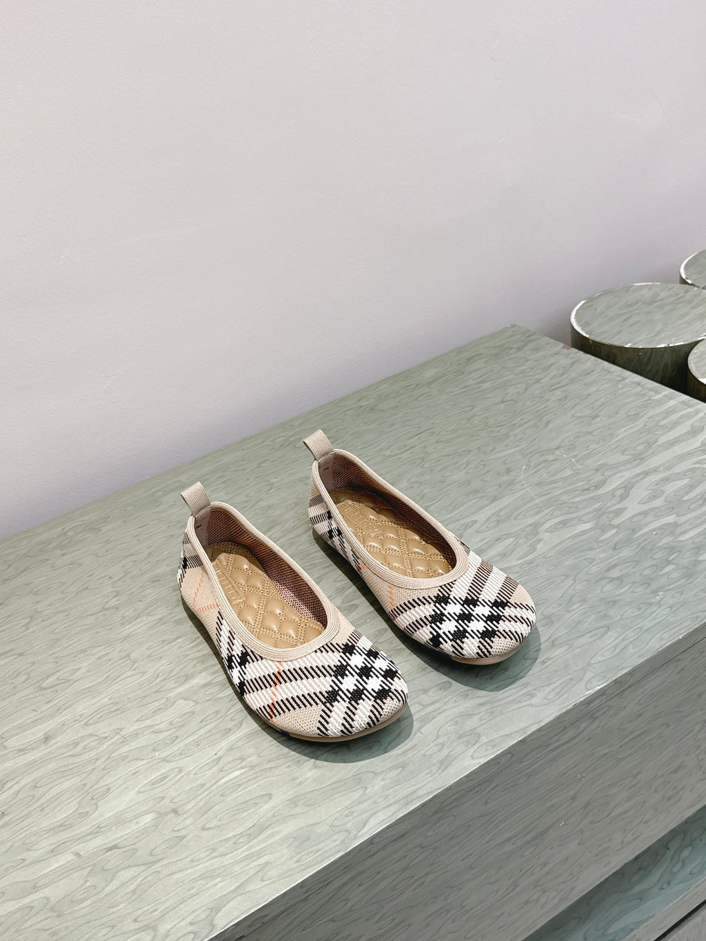 BURBERRY 26S BALLET FLATS IN BEIGE AND BLACK KNIT STYLE 1