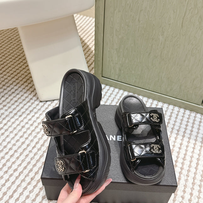 CHANEL 25S STRAP SANDALS IN BLACK PATENT CALFSKIN SILVER HARDWARE
