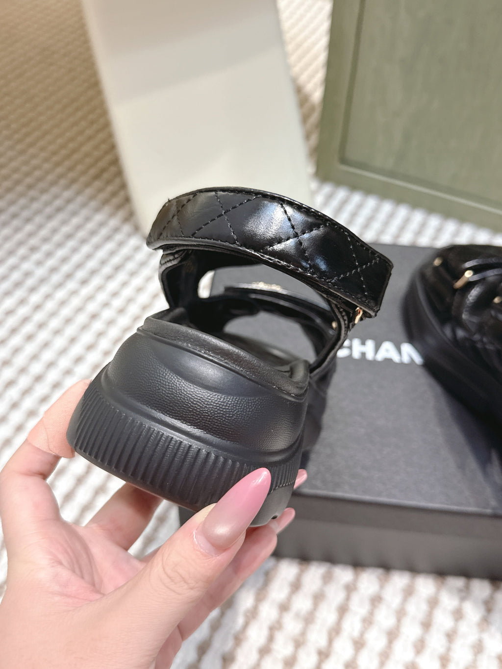 CHANEL 25S SANDALS IN BLACK PATENT CALFSKIN GOLD HARDWARE