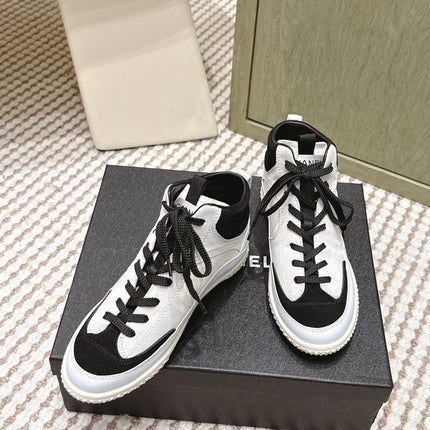 CHANEL 25S HIGH-TOP SNEAKERS IN BLACK AND WHITE CALFSKIN AND SUEDE