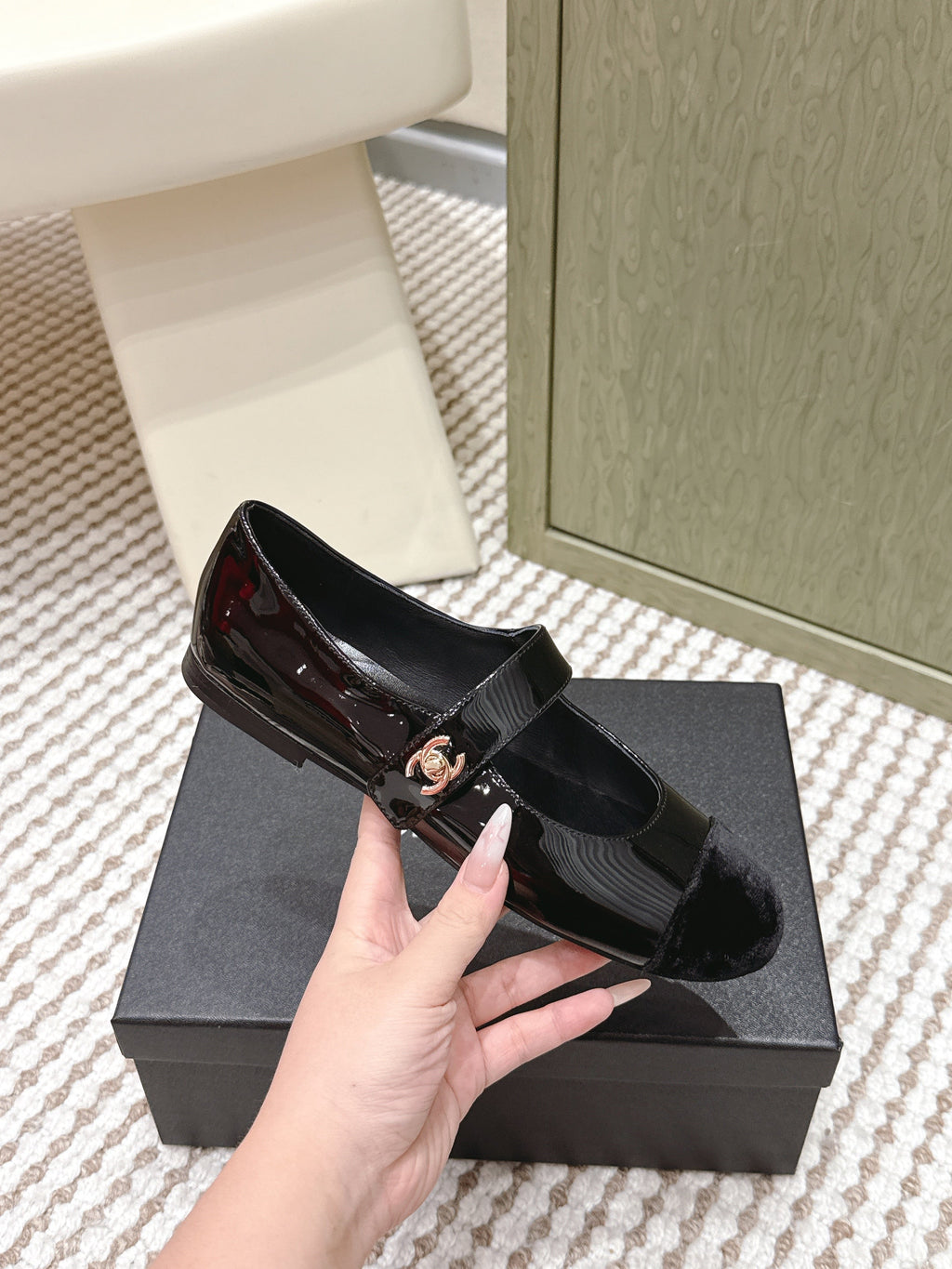 CHANEL 25S MARY JANE FLAT IN BLACK PATENT CALFSKIN WITH BLACK VELVET CAP TOE