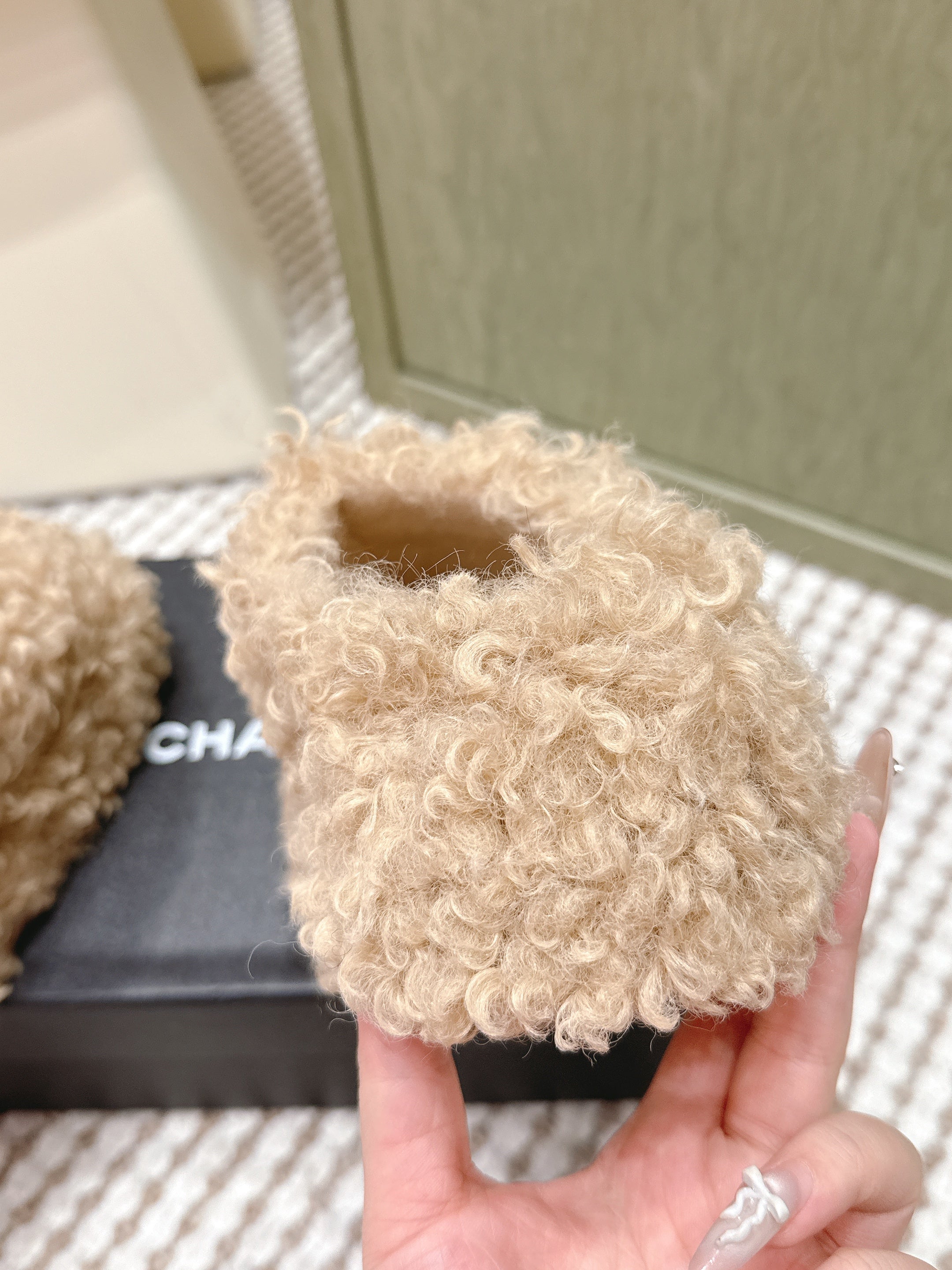 CHANEL 25S CLASSIC FURRY SLIDES IN LIGHT BROWN WITH DOUBLE C LOGO