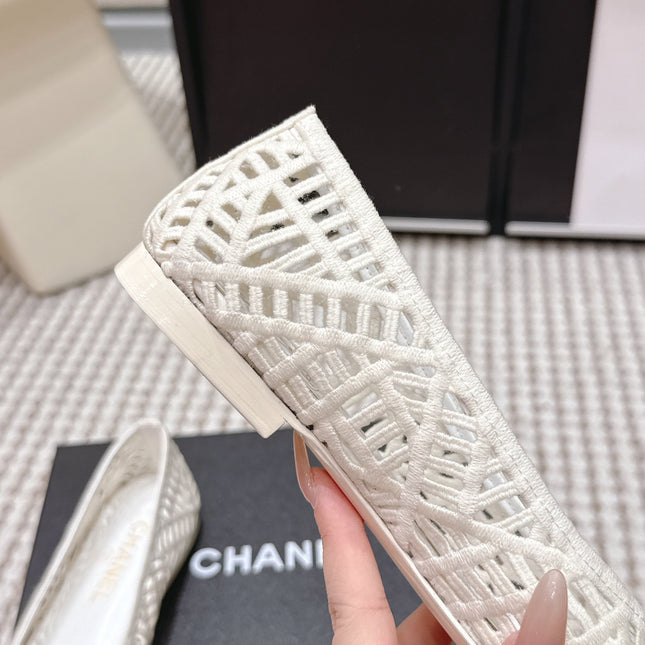 CHANEL 26S BALLET FLATS IN WHITE MESH AND FABRIC