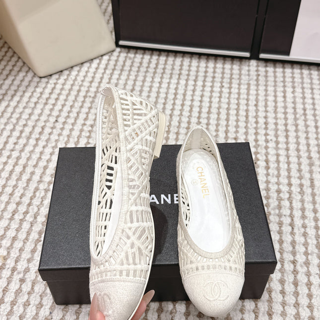 CHANEL 26S BALLET FLATS IN WHITE MESH AND FABRIC