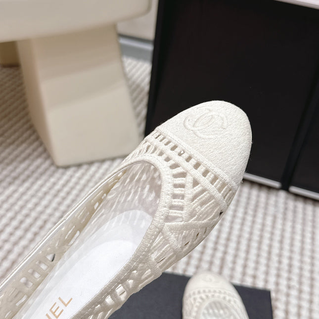 CHANEL 26S BALLET FLATS IN WHITE MESH AND FABRIC