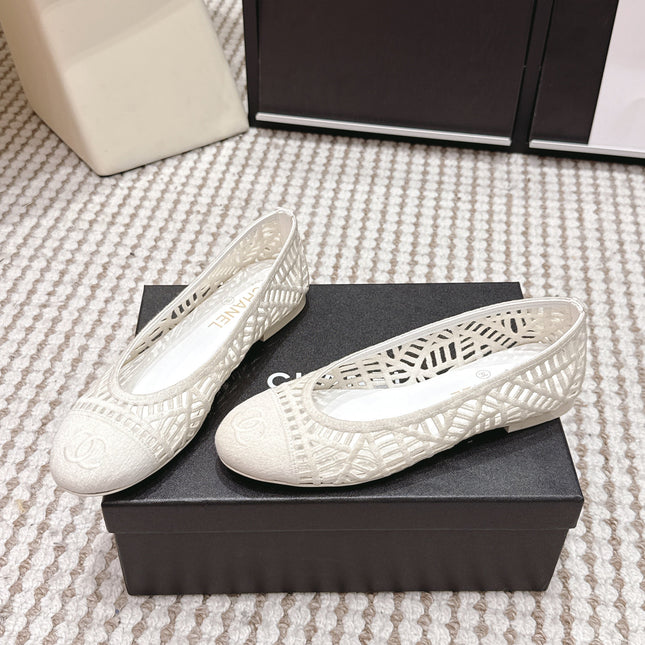 CHANEL 26S BALLET FLATS IN WHITE MESH AND FABRIC