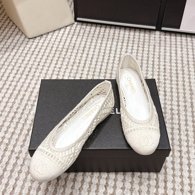 CHANEL 26S BALLET FLATS IN WHITE MESH AND FABRIC