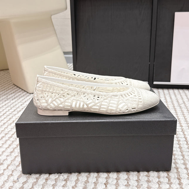 CHANEL 26S BALLET FLATS IN WHITE MESH AND FABRIC