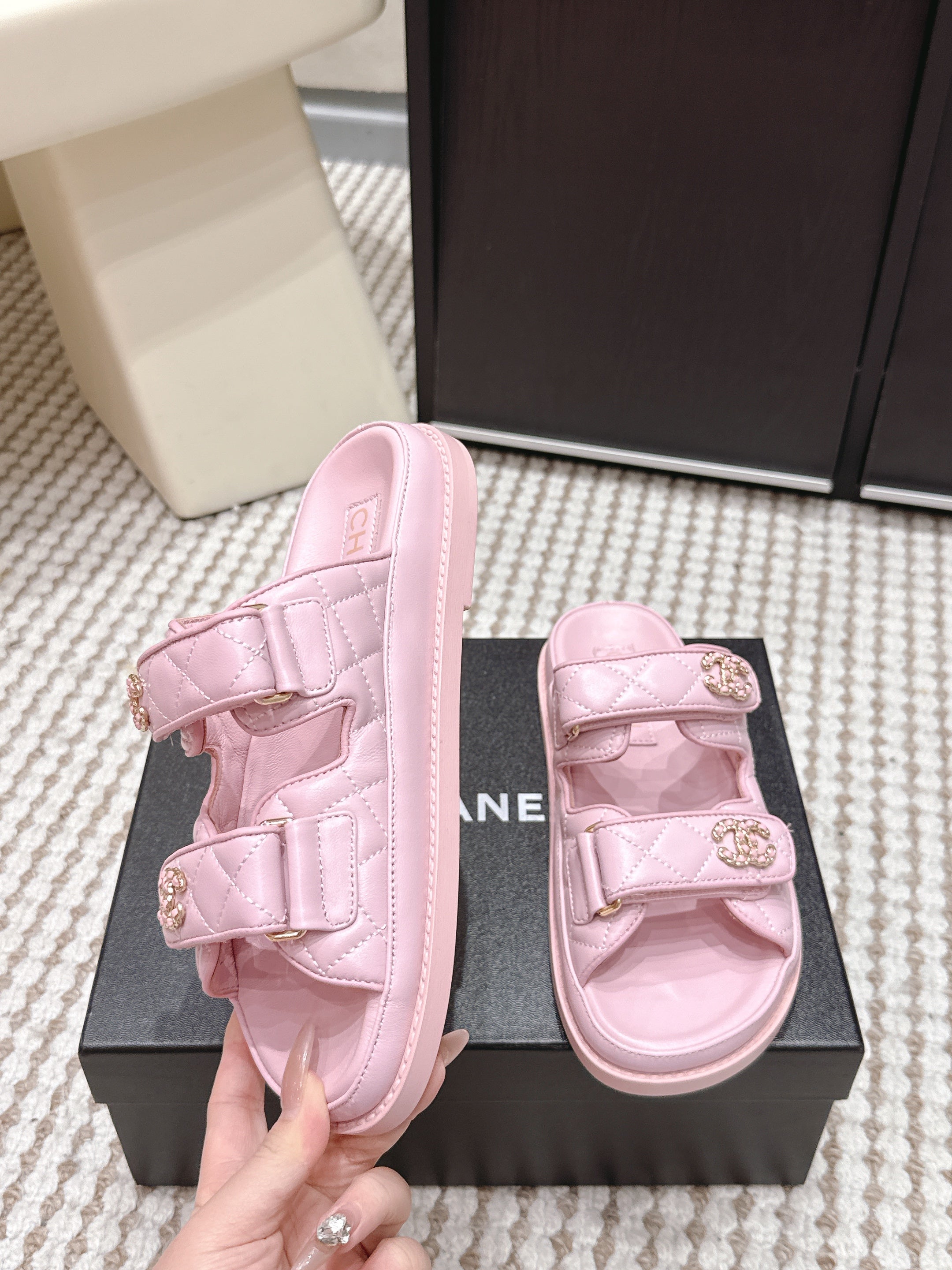 CHANEL 26S SANDALS IN LIGHT PINK CALFSKIN
