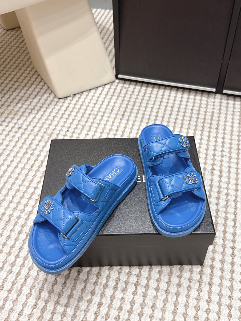 CHANEL 26S SANDALS IN BLUE CALFSKIN
