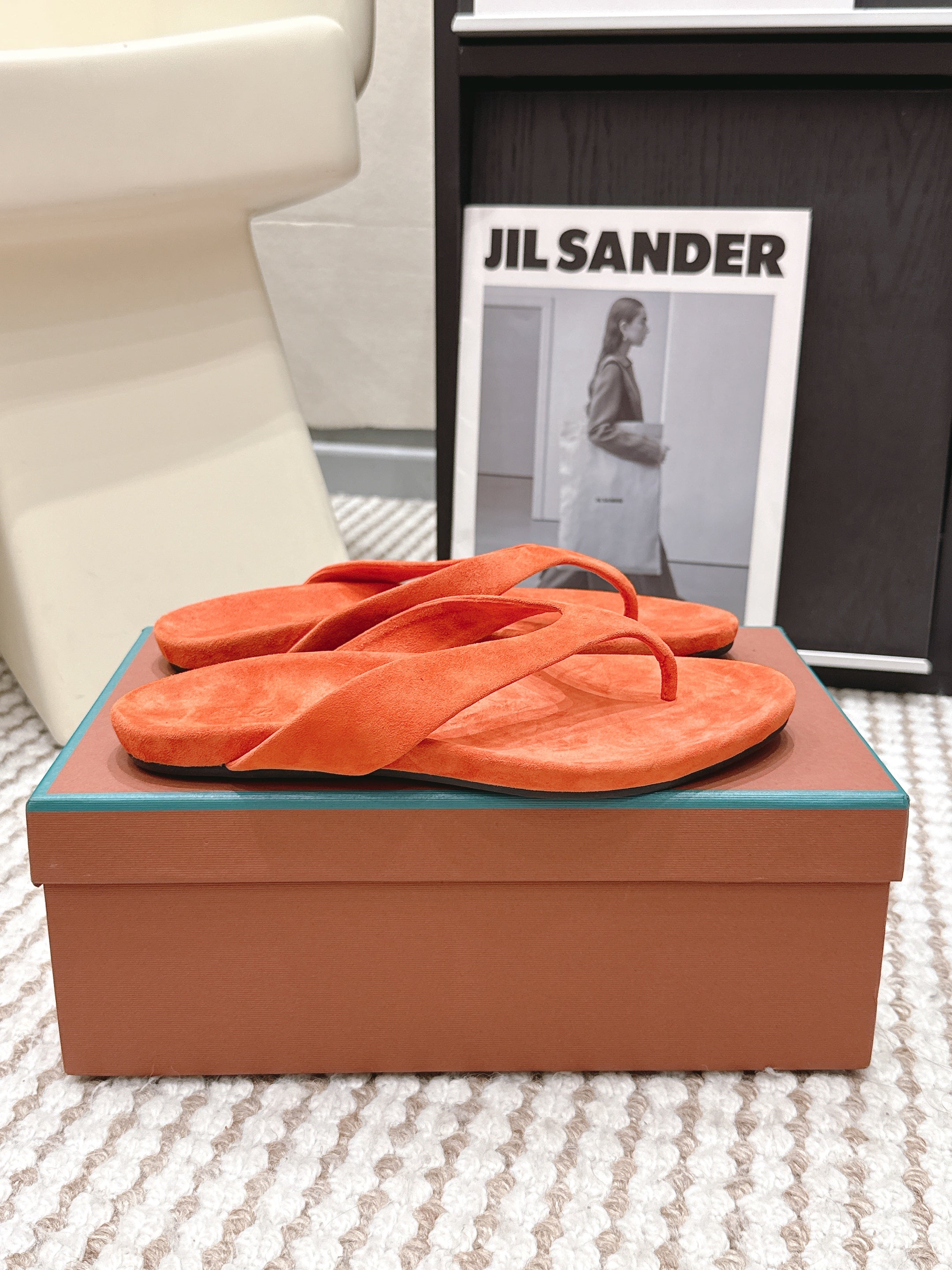 LP 26S THONG SANDALS IN ORANGE SUEDE
