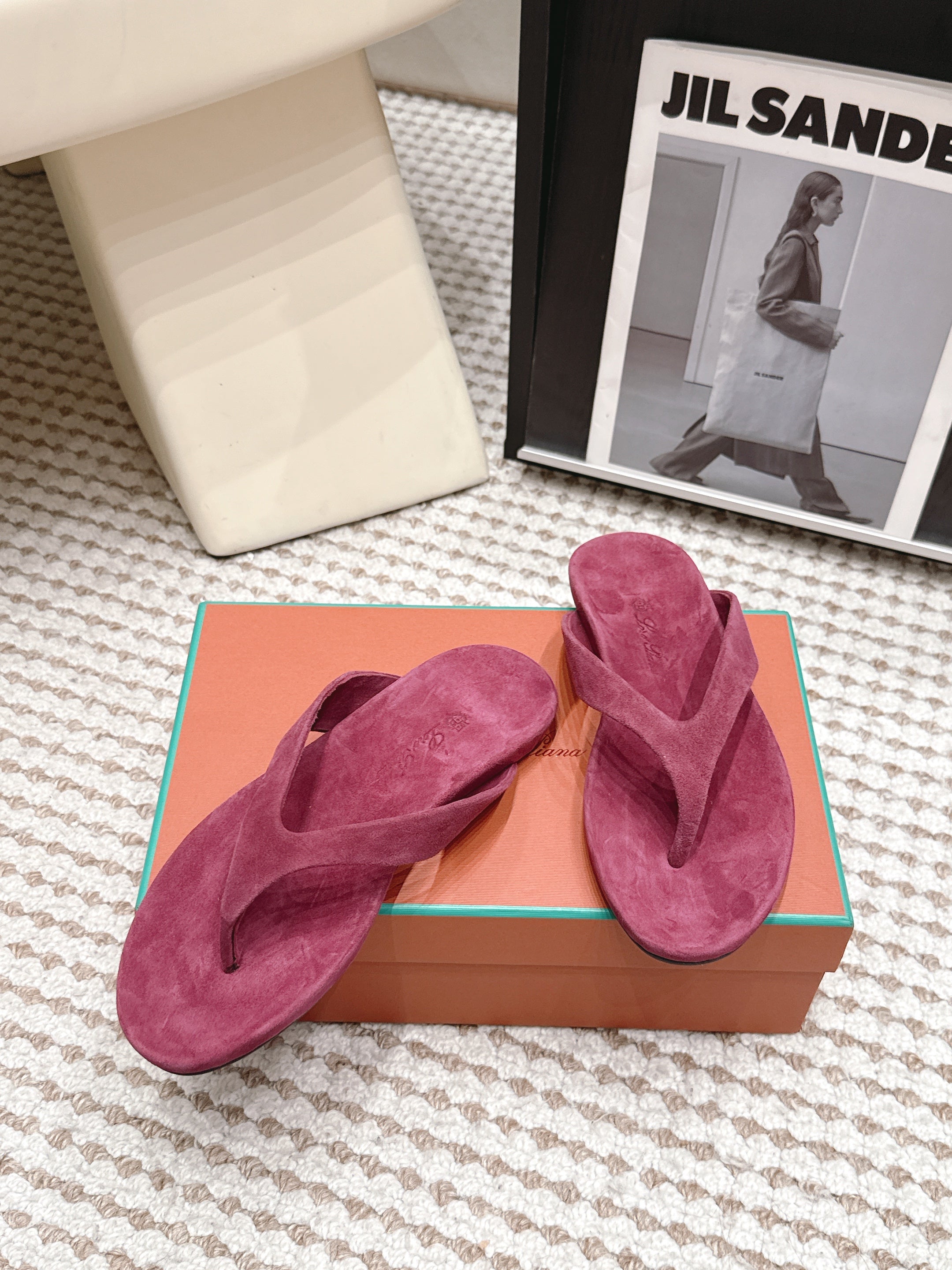 LP 26S THONG SANDALS IN DARK PINK SUEDE