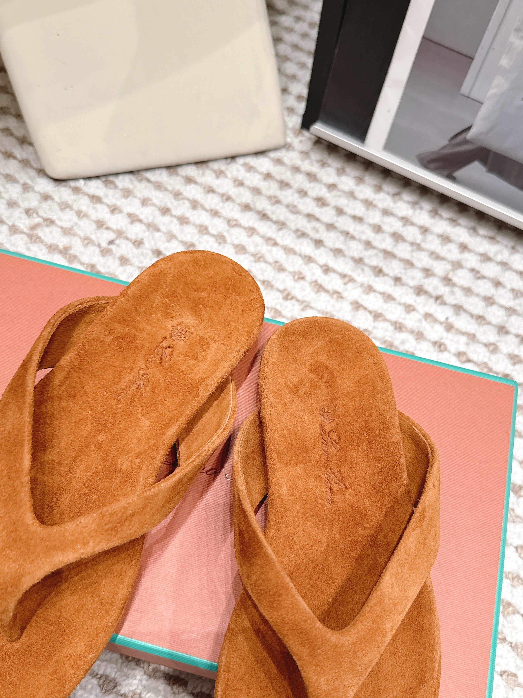 LP 26S THONG SANDALS IN CAMEL BROWN SUEDE
