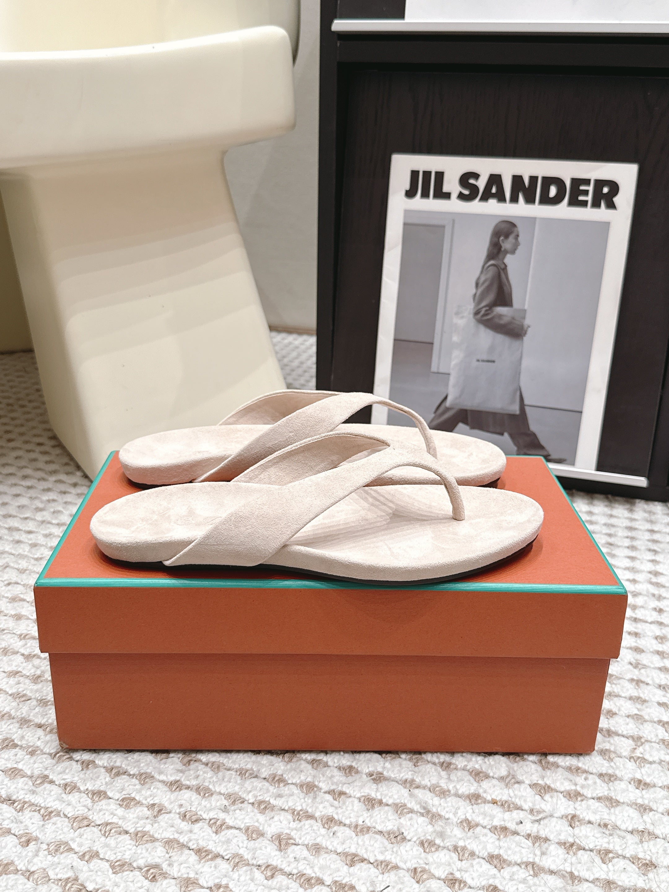 LP 26S THONG SANDALS IN LIGHT BEIGE SUEDE
